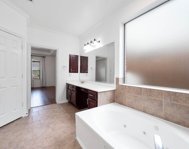 15119 Shady Gate Court - Photo Thumbnail 16