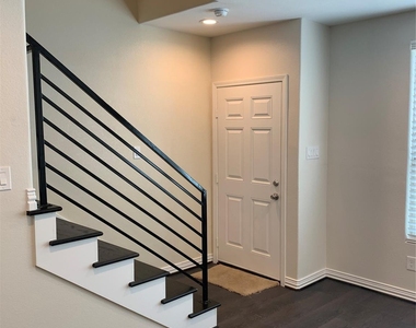 4622 Haywood Street - Photo Thumbnail 2