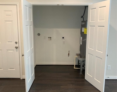 4622 Haywood Street - Photo Thumbnail 5
