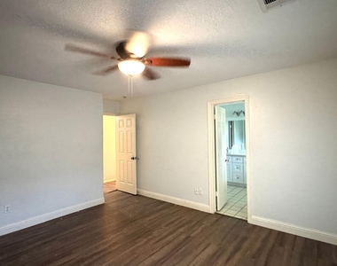 6422 Diamond Rock Drive - Photo Thumbnail 15