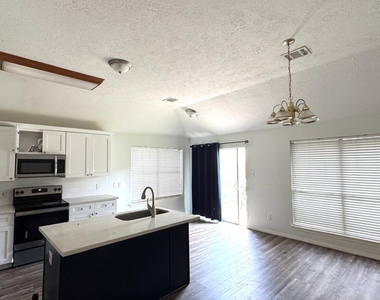 6422 Diamond Rock Drive - Photo Thumbnail 8