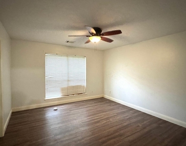 6422 Diamond Rock Drive - Photo Thumbnail 9