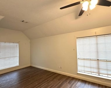 6422 Diamond Rock Drive - Photo Thumbnail 16