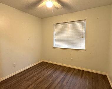 6422 Diamond Rock Drive - Photo Thumbnail 12