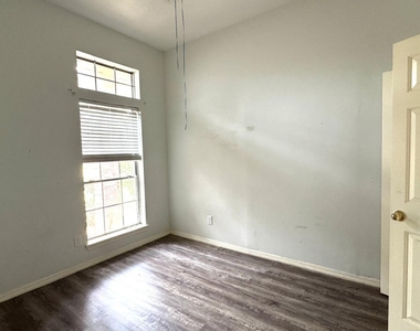 6422 Diamond Rock Drive - Photo Thumbnail 14