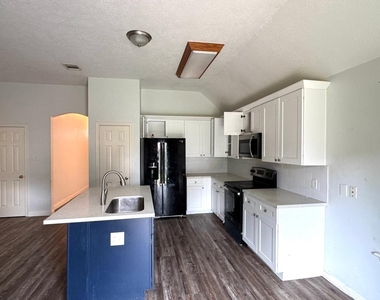 6422 Diamond Rock Drive - Photo Thumbnail 5