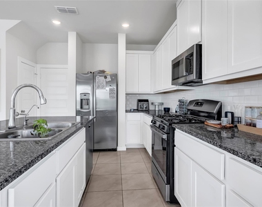 7218 Clearwater Cove Drive - Photo Thumbnail 9