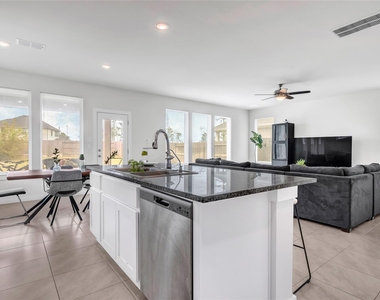 7218 Clearwater Cove Drive - Photo Thumbnail 10