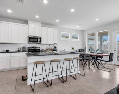7218 Clearwater Cove Drive - Photo Thumbnail 8