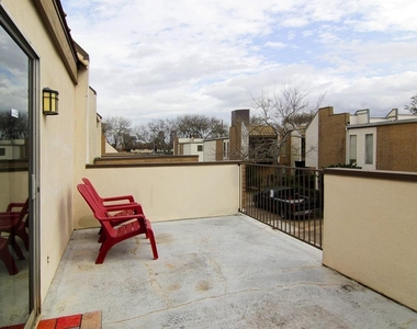 1300 Augusta Drive - Photo Thumbnail 14