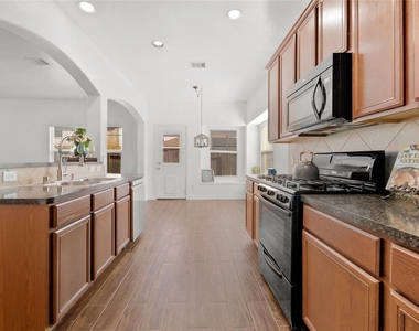6439 Brimridge Lane - Photo Thumbnail 17