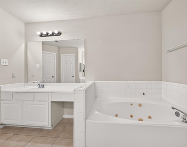 11627 Swiftwater Bridge Lane - Photo Thumbnail 42