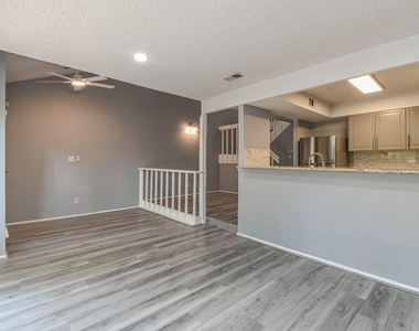 12663 Wellington Park - Photo Thumbnail 4