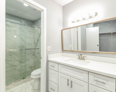12663 Wellington Park - Photo Thumbnail 19