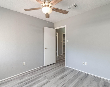 12663 Wellington Park - Photo Thumbnail 15