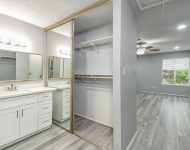 12663 Wellington Park - Photo Thumbnail 18