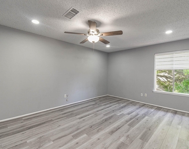 12663 Wellington Park - Photo Thumbnail 10