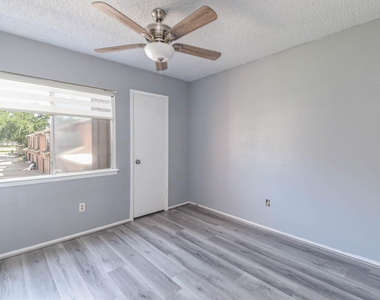 12663 Wellington Park - Photo Thumbnail 12