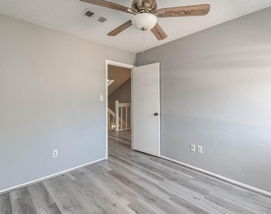 12663 Wellington Park - Photo Thumbnail 13
