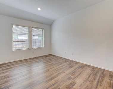 2554 Olivine Stone Drive - Photo Thumbnail 11