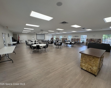 9020 York Lane - Photo Thumbnail 14