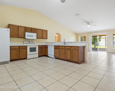 1406 Martinez Street Se - Photo Thumbnail 6