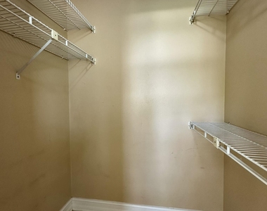 1084 Herne Avenue Ne - Photo Thumbnail 15