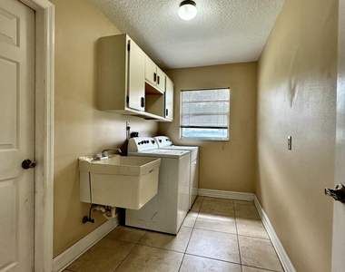 1084 Herne Avenue Ne - Photo Thumbnail 8