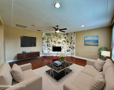 1084 Herne Avenue Ne - Photo Thumbnail 3