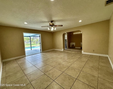 1084 Herne Avenue Ne - Photo Thumbnail 19