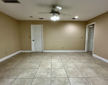 1084 Herne Avenue Ne - Photo Thumbnail 7