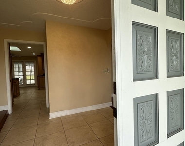 1084 Herne Avenue Ne - Photo Thumbnail 1