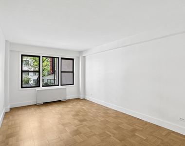 East 63rd Street - Photo Thumbnail 3