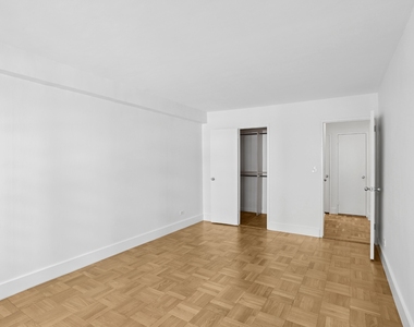 East 63rd Street - Photo Thumbnail 4