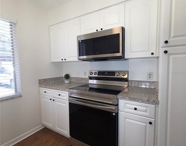 7606 Abbey Lane - Photo Thumbnail 11