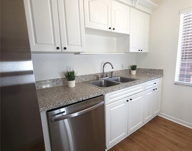7606 Abbey Lane - Photo Thumbnail 10