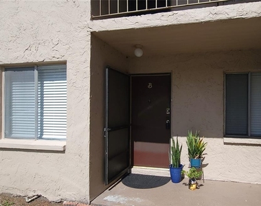 7606 Abbey Lane - Photo Thumbnail 2