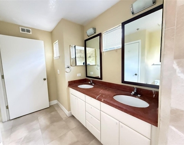 13212 Arbor Isle Drive - Photo Thumbnail 11