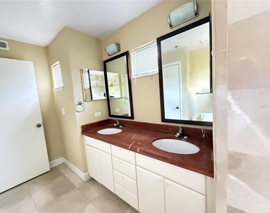 13212 Arbor Isle Drive - Photo Thumbnail 12