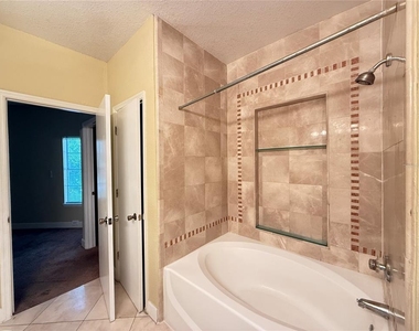 13212 Arbor Isle Drive - Photo Thumbnail 19