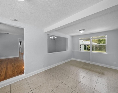 814 W Indiana Avenue - Photo Thumbnail 17