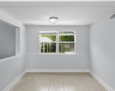 814 W Indiana Avenue - Photo Thumbnail 16