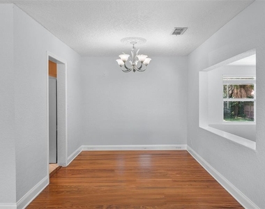 814 W Indiana Avenue - Photo Thumbnail 9