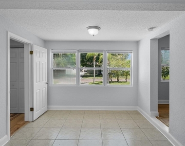 814 W Indiana Avenue - Photo Thumbnail 18