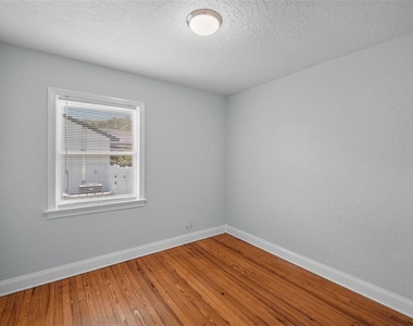 814 W Indiana Avenue - Photo Thumbnail 25