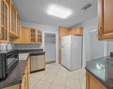 814 W Indiana Avenue - Photo Thumbnail 14