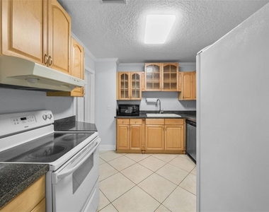 814 W Indiana Avenue - Photo Thumbnail 13