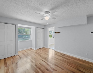 814 W Indiana Avenue - Photo Thumbnail 20