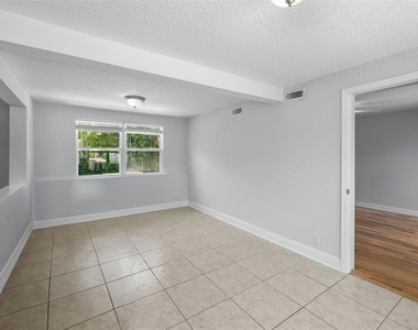 814 W Indiana Avenue - Photo Thumbnail 15