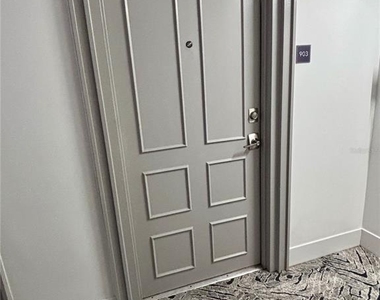 2401 Bayshore Boulevard - Photo Thumbnail 2